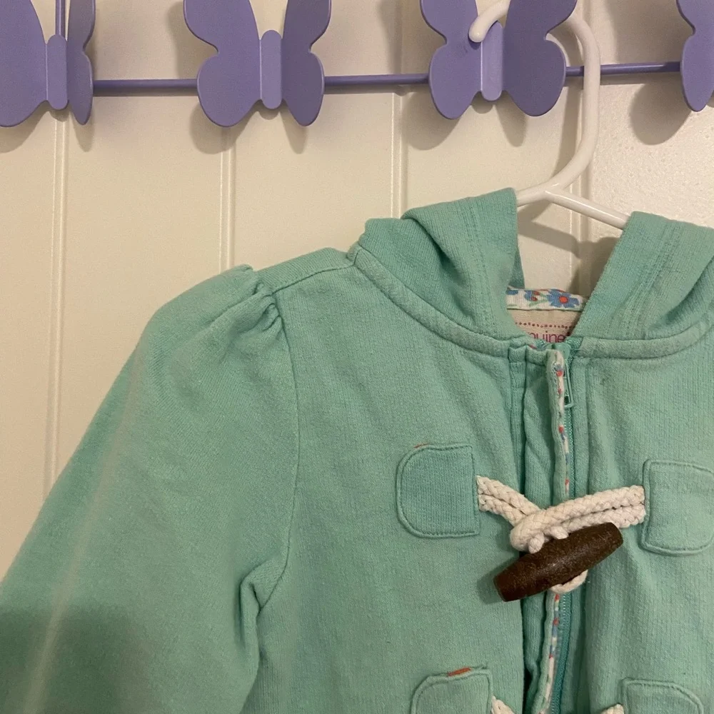 EUC Oshkosh baby girl’s hooded zip button jacket 18 months‎